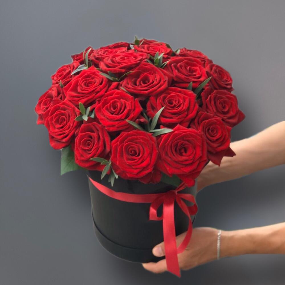 https://content2.flowwow-images.com/data/flowers/1000x1000/55/1674045019_82964455.jpg